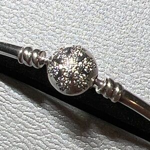 Limited Edition Unique Snowflake Bangle w Pandora Clasp & Box